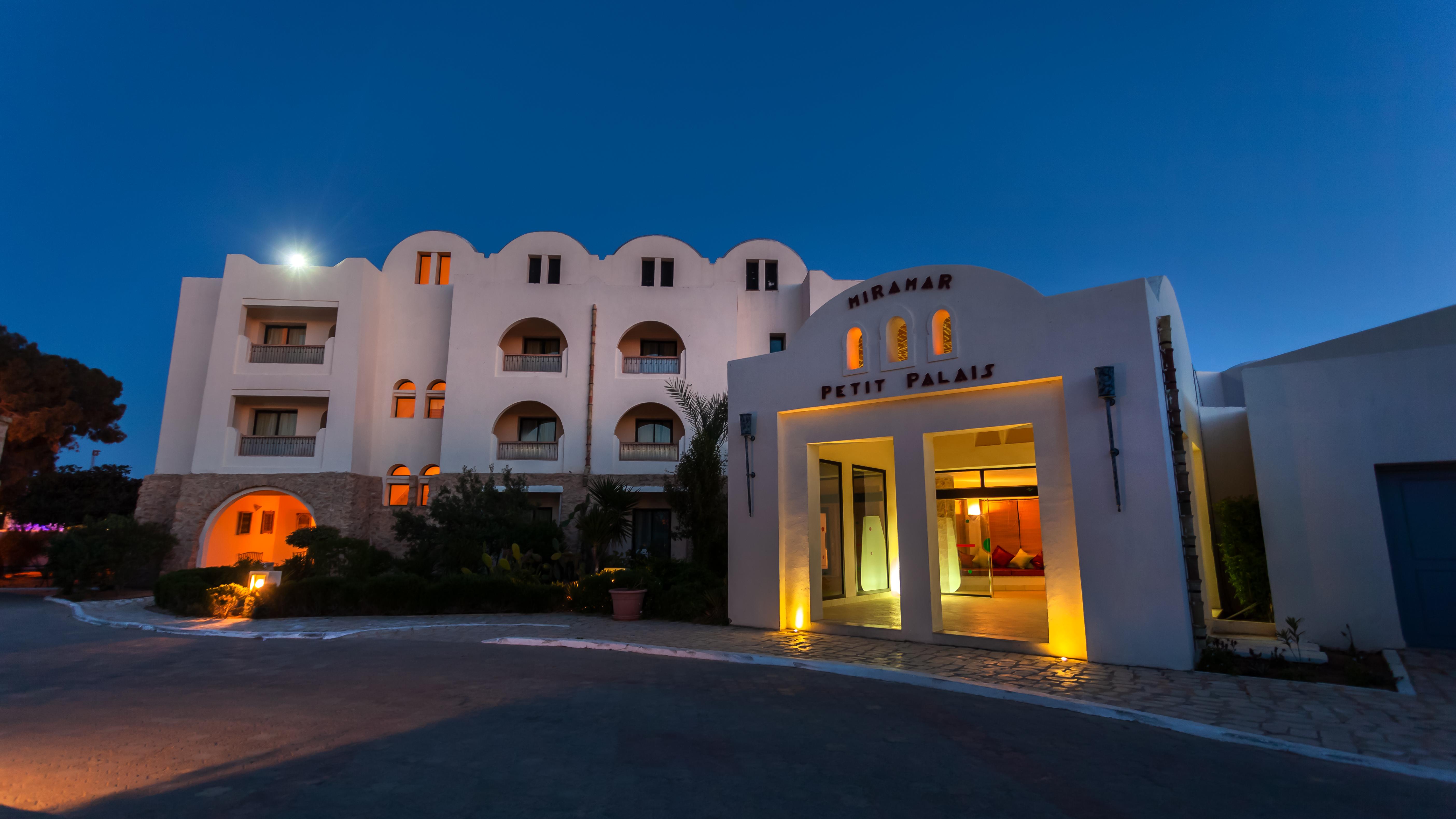 Miramar Petit Palais Hotel Мидун Екстериор снимка